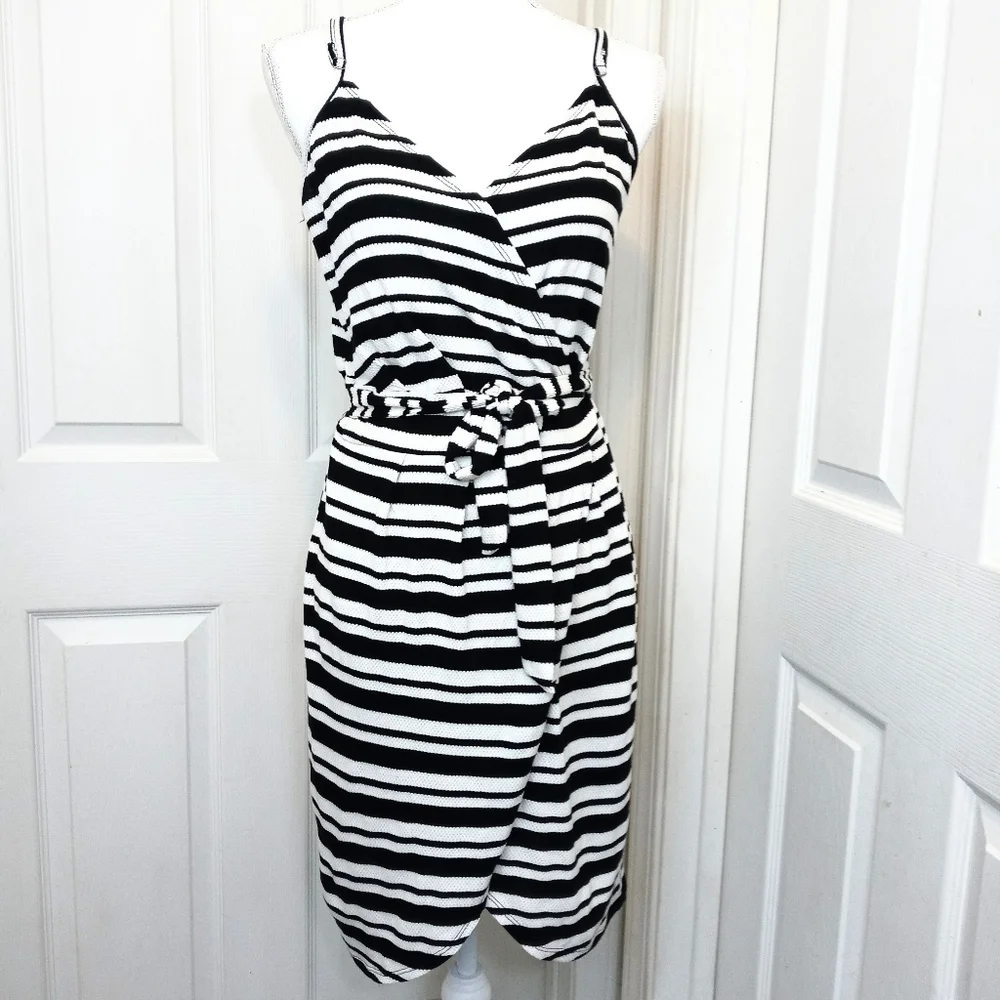 NWT Universal Thread Wrap Style Dress - Picture 3 of 7